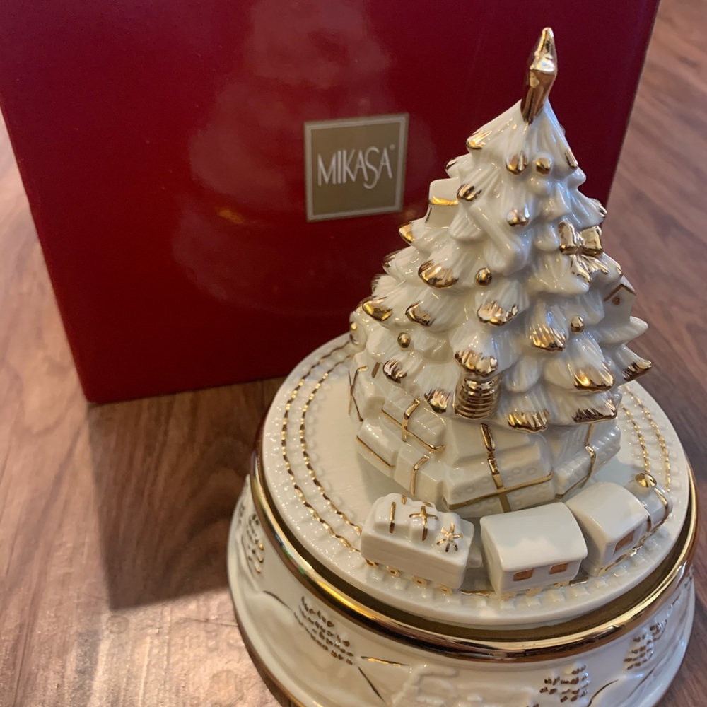 Mikasa christmas musical figurine - Picture 3 of 8